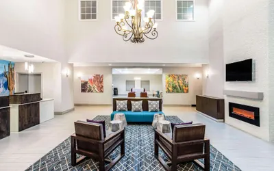 Photo 2 - La Quinta Inn & Suites by Wyndham Hillsboro
