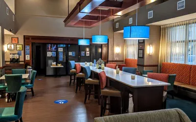 Photo 4 - Hampton Inn & Suites Jacksonville - Beach Blvd/Mayo Clinic