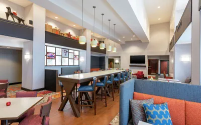 Photo 4 - Hampton Inn & Suites Marshalltown