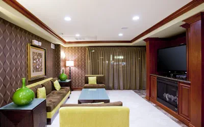 Photo 4 - Holiday Inn Express & Suites Woodland Hills by IHG