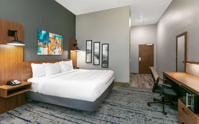 Photo 5 - La Quinta Inn & Suites by Wyndham Jacksonville TX