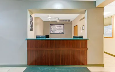 Photo 2 - Super 8 by Wyndham Gurnee
