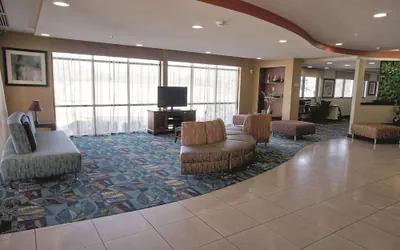Photo 3 - La Quinta Inn & Suites by Wyndham Edmond