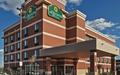 Photo 2 - La Quinta Inn & Suites by Wyndham Edmond