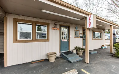 Photo 2 - Autzen Inn