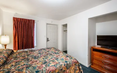 Photo 4 - Autzen Inn