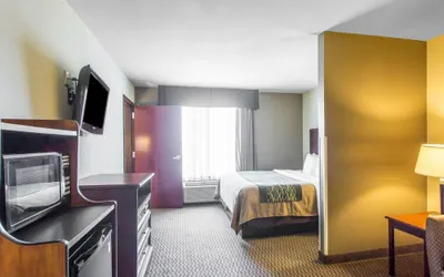 Photo 4 - Comfort Inn & Suites Madisonville
