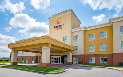 Photo 2 - Comfort Suites near Indianapolis Airport