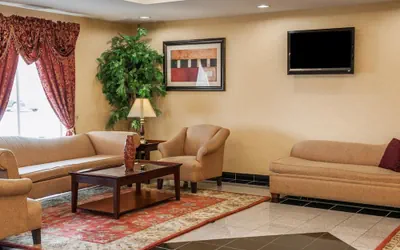 Photo 3 - Comfort Suites near Indianapolis Airport