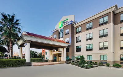 Photo 2 - Holiday Inn Express & Suites San Antonio NW near SeaWorld by IHG