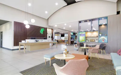 Photo 4 - Holiday Inn Hotel & Suites PHOENIX AIRPORT by IHG