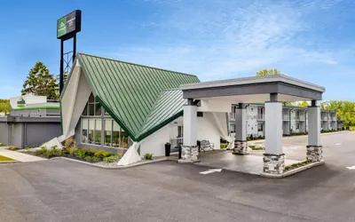 Wingate by Wyndham Geneva at SPIRE Academy