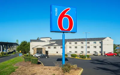 Photo 2 - Motel 6 Newport, OR