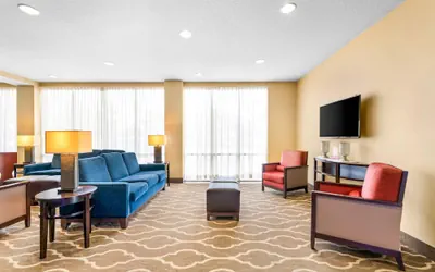 Photo 4 - Comfort Suites Orlando International Airport