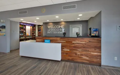 Photo 5 - Hampton Inn & Suites St. Cloud, MN
