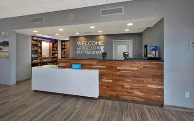 Photo 5 - Hampton Inn & Suites St. Cloud, MN