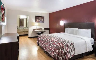 Photo 2 - Red Roof Inn & Suites Commerce - Athens