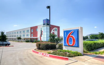 Photo 2 - Motel 6 Roanoke, TX - Northlake - Speedway