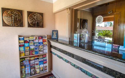 Photo 4 - Economy Inn