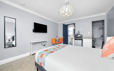 Photo 5 - Hollywood Beach Suites