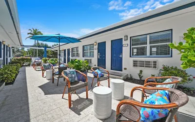 Photo 2 - Hollywood Beach Suites