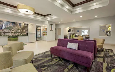 Photo 5 - La Quinta Inn & Suites by Wyndham Fresno Northwest