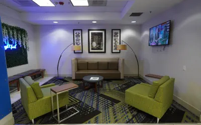 Photo 4 - Holiday Inn Express & Suites Seattle North - Lynnwood by IHG