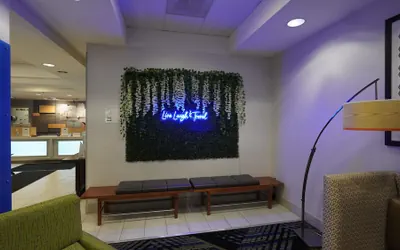 Photo 5 - Holiday Inn Express & Suites Seattle North - Lynnwood by IHG