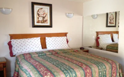 Photo 5 - Walls Motel Long Beach