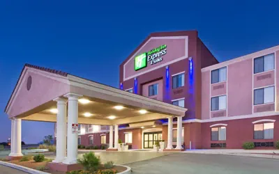 Holiday Inn Express & Suites Willcox by IHG