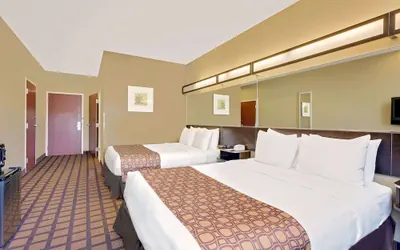Photo 3 - Microtel by Wyndham Perry National Fairground Area I-75