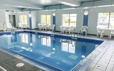 Photo 2 - Comfort Inn & Suites Cambridge