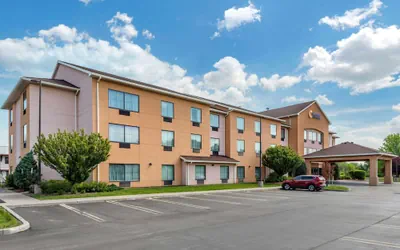 Photo 2 - Comfort Inn & Suites Farmington - Victor