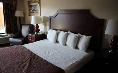 Photo 5 - Economy Inn