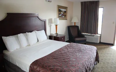 Photo 4 - Economy Inn