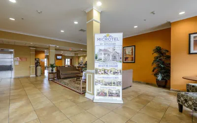Photo 4 - Microtel Inn & Suites by Wyndham Greenville/University Medic
