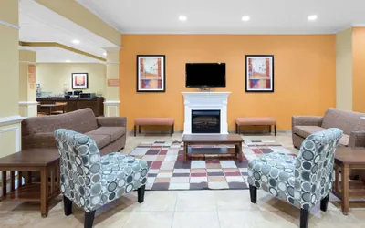 Photo 3 - Microtel Inn & Suites by Wyndham Greenville/University Medic