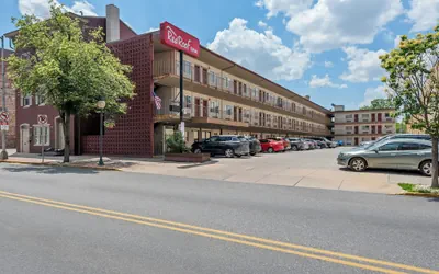 Photo 2 - Red Roof Inn York Downtown