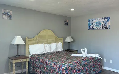 Photo 3 - Budget Inn