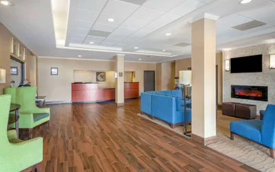 Photo 3 - Comfort Inn & Suites Blytheville