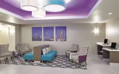 Photo 3 - La Quinta Inn & Suites by Wyndham Corsicana