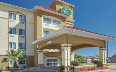 Photo 2 - La Quinta Inn & Suites by Wyndham Corsicana