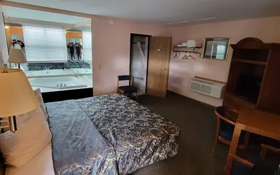 Photo 3 - Mackinaw Budget Inn