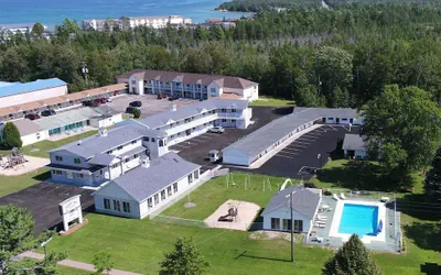 Photo 2 - Mackinaw Budget Inn