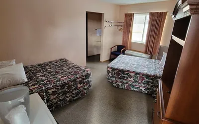 Photo 4 - Mackinaw Budget Inn