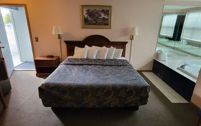 Photo 5 - Mackinaw Budget Inn