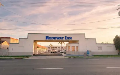 Photo 2 - Rodeway Inn Ventura Midtown