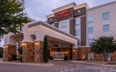 Photo 2 - Hampton Inn & Suites Boerne