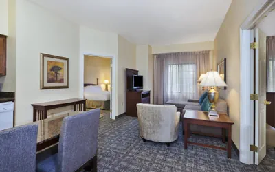 Photo 4 - Staybridge Suites Lansing - Okemos by IHG
