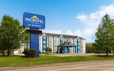 Photo 2 - Microtel Inn & Suites by Wyndham Baton Rouge Airport